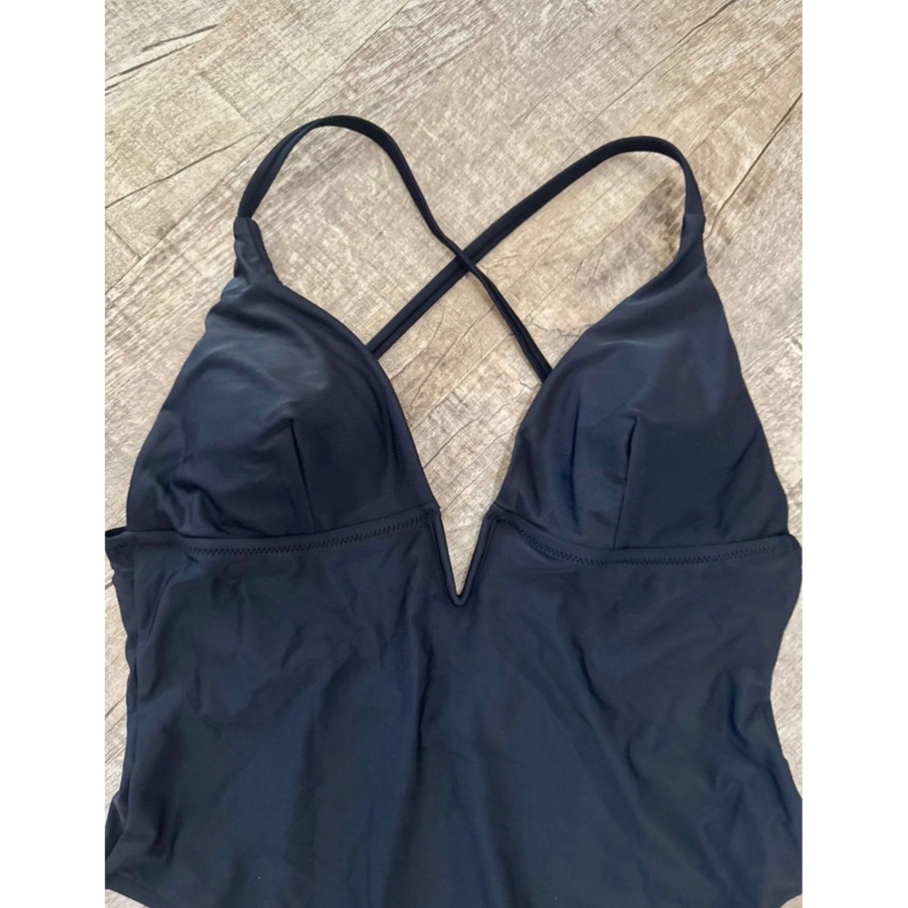 Cupshe Womens Black V-Neck Crisscross Back‎ One Piece Swimsuit Size Large - Picture 2 of 7